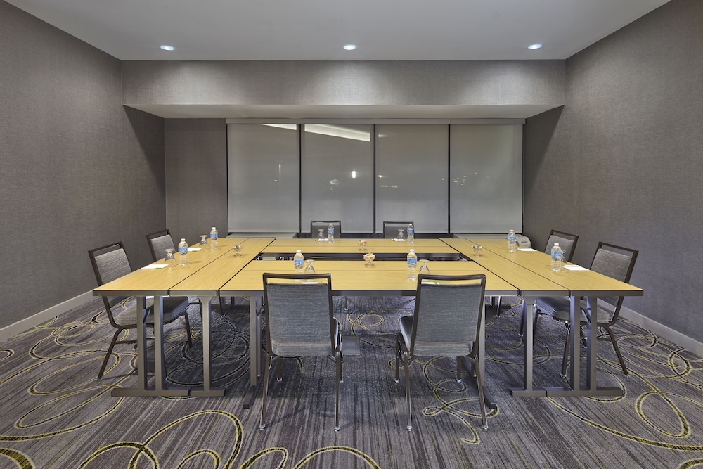 Courtyard by Marriott Philadelphia City Avenue — Hotel building in Philadelphia, Pennsylvania