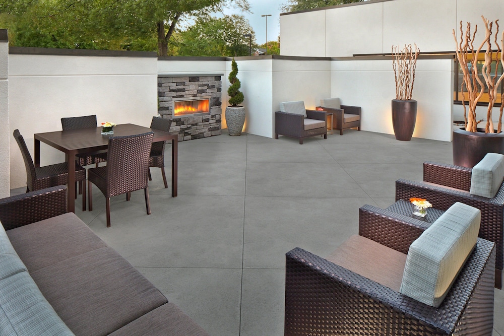 Courtyard by Marriott Philadelphia City Avenue — Restaurant & bars in Philadelphia, Pennsylvania