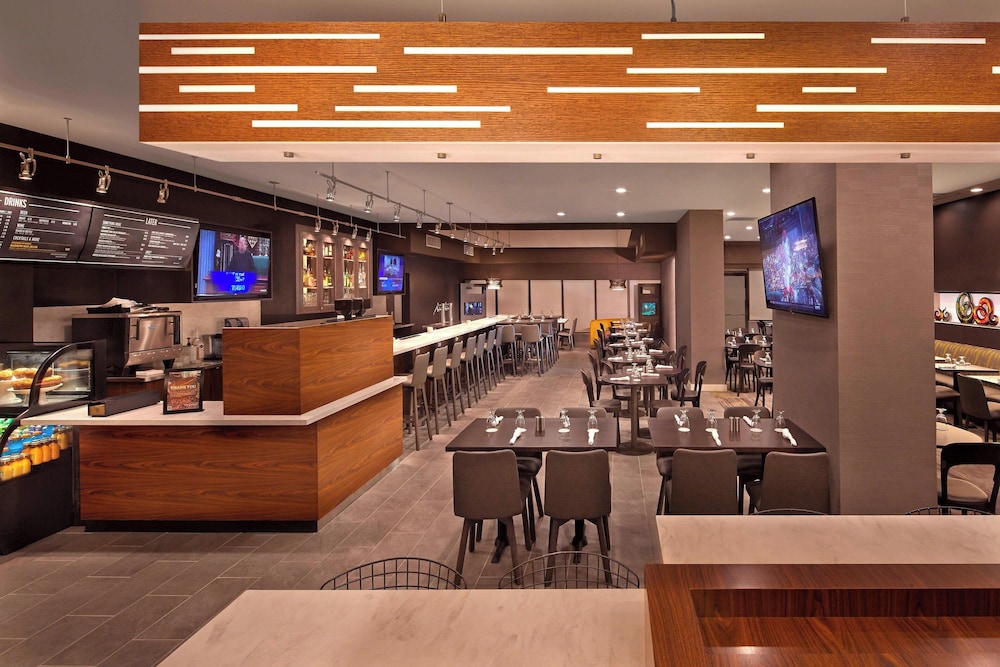 Courtyard by Marriott Philadelphia City Avenue — Restaurant & bars in Philadelphia, Pennsylvania