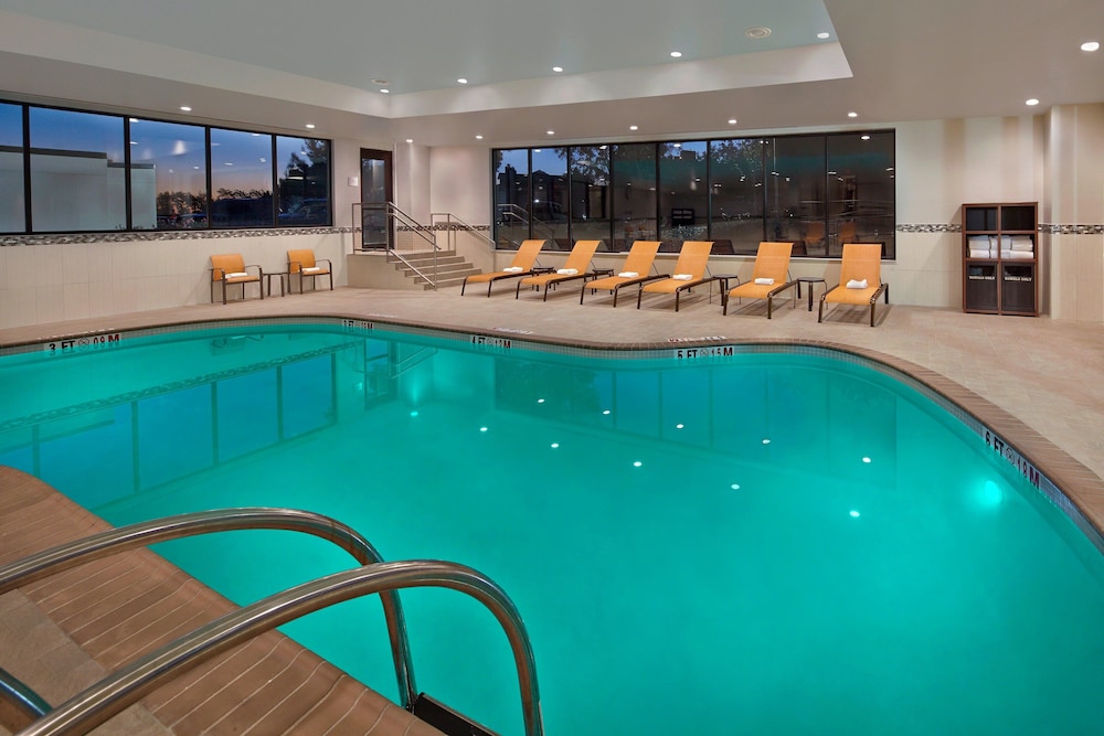 Courtyard by Marriott Philadelphia City Avenue — Swimming pool in Philadelphia, Pennsylvania