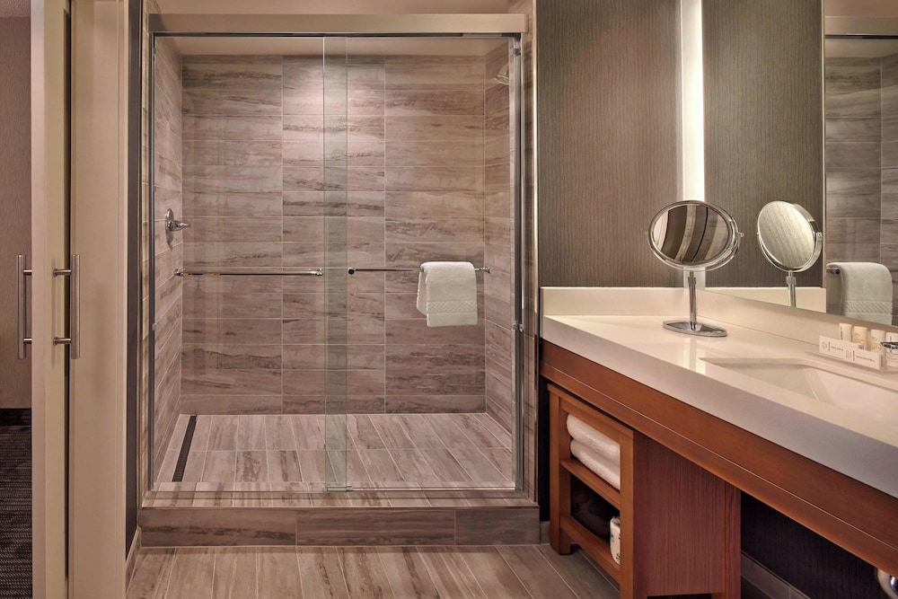 Courtyard by Marriott Philadelphia City Avenue — Hotel rooms in Philadelphia, Pennsylvania
