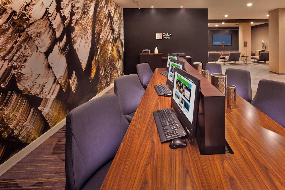 Courtyard by Marriott Philadelphia City Avenue — Hotel building in Philadelphia, Pennsylvania