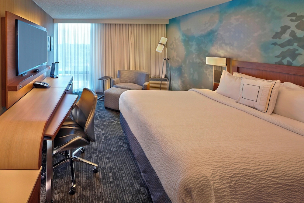 Courtyard by Marriott Philadelphia City Avenue — Hotel rooms in Philadelphia, Pennsylvania