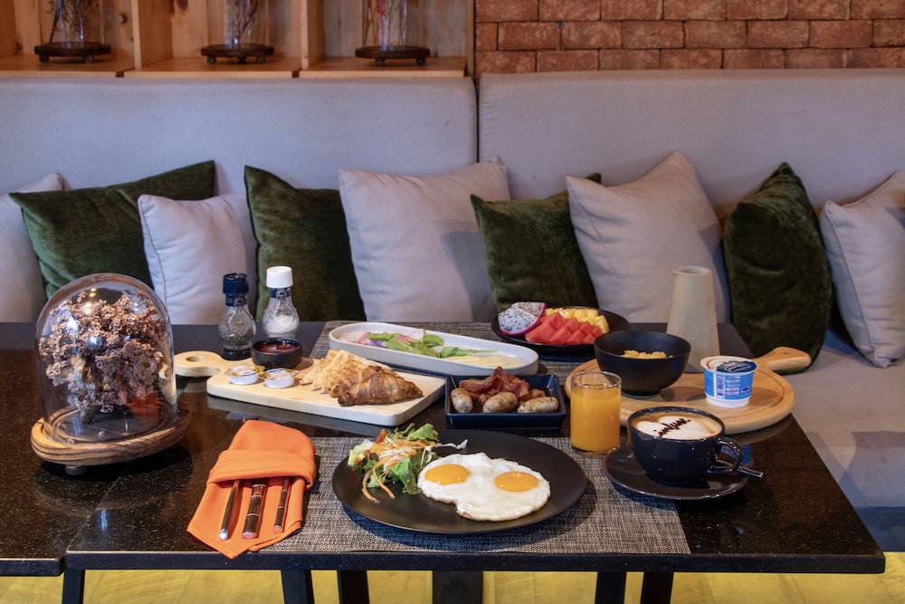 Diamond Resort Phuket Official Account — Restaurant & bars in Bang Tao Beach, Phuket Province