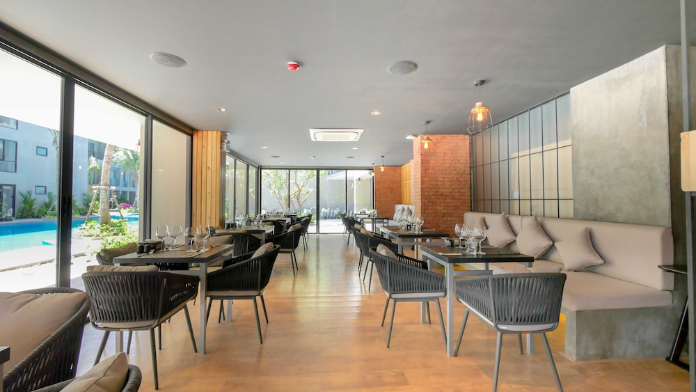 Diamond Resort Phuket Official Account — Restaurant & bars in Bang Tao Beach, Phuket Province