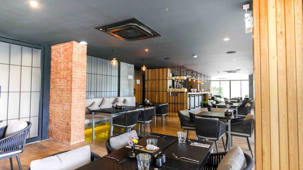 Diamond Resort Phuket Official Account — Restaurant & bars in Bang Tao Beach, Phuket Province