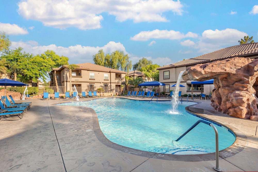 Hilton Vacation Club Desert Retreat Las Vegas — Swimming pool in Las Vegas, Nevada