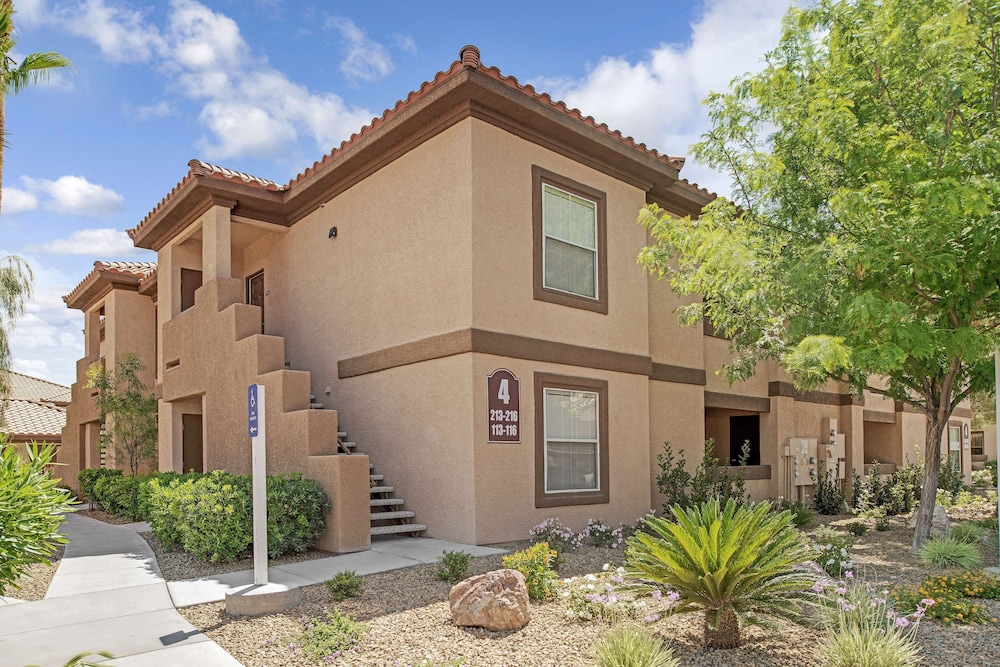 Hilton Vacation Club Desert Retreat Las Vegas — Hotel building in Las Vegas, Nevada
