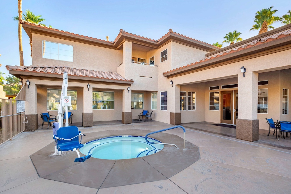 Hilton Vacation Club Desert Retreat Las Vegas — Swimming pool in Las Vegas, Nevada