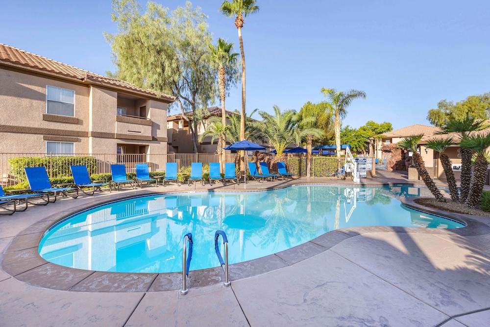Hilton Vacation Club Desert Retreat Las Vegas — Swimming pool in Las Vegas, Nevada