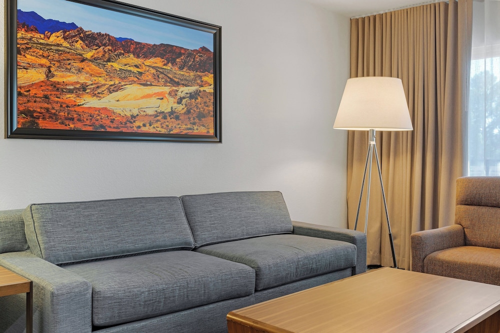 Desert Rose Resort - No Resort Fee — Hotel rooms in Las Vegas, Nevada