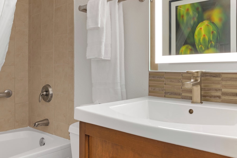 Desert Rose Resort - No Resort Fee — Hotel rooms in Las Vegas, Nevada