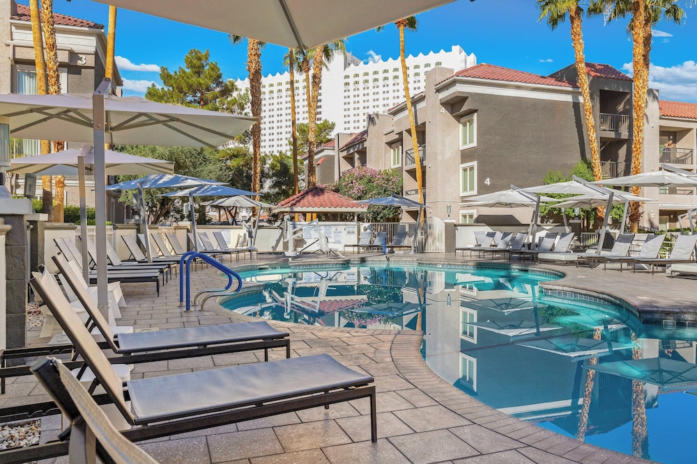 Desert Rose Resort - No Resort Fee — Swimming pool in Las Vegas, Nevada
