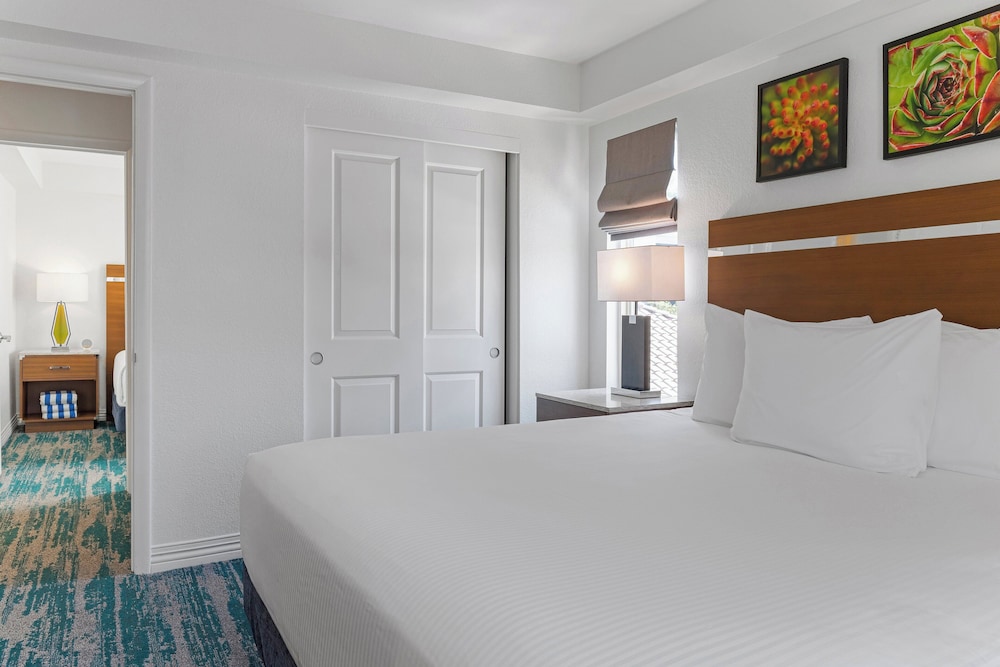 Desert Rose Resort - No Resort Fee — Hotel rooms in Las Vegas, Nevada