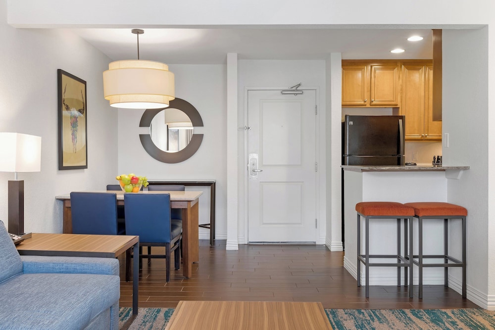 Desert Rose Resort - No Resort Fee — Hotel rooms in Las Vegas, Nevada
