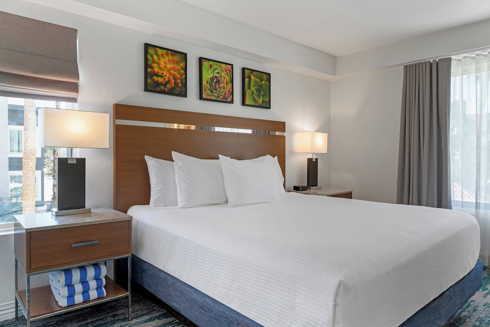 Desert Rose Resort - No Resort Fee — Hotel rooms in Las Vegas, Nevada