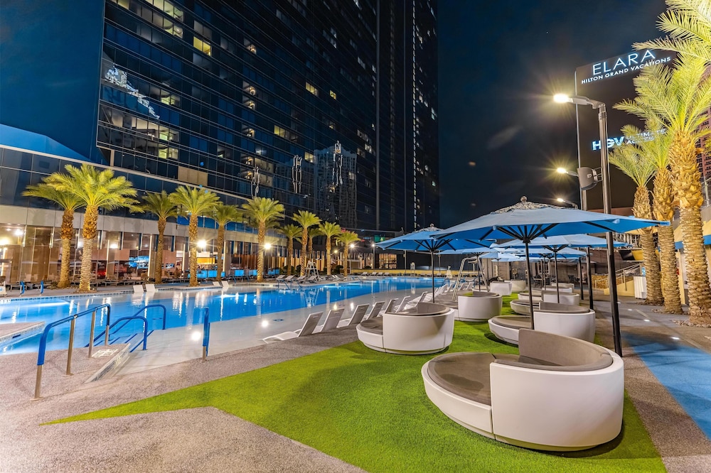 Hilton Grand Vacations Club Elara Center Strip Las Vegas — Swimming pool in Las Vegas, Nevada