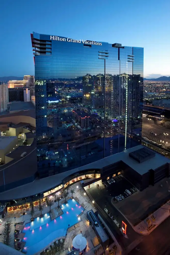 Hilton Grand Vacations Club Elara Center Strip Las Vegas — Hotel building in Las Vegas, Nevada