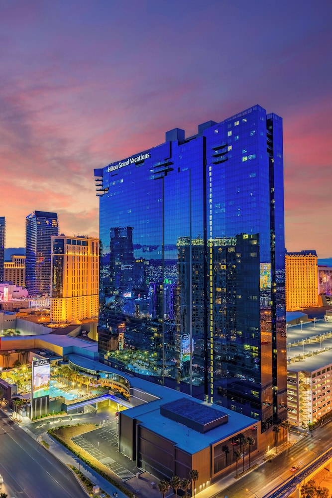 Hilton Grand Vacations Club Elara Center Strip Las Vegas — Hotel building in Las Vegas, Nevada
