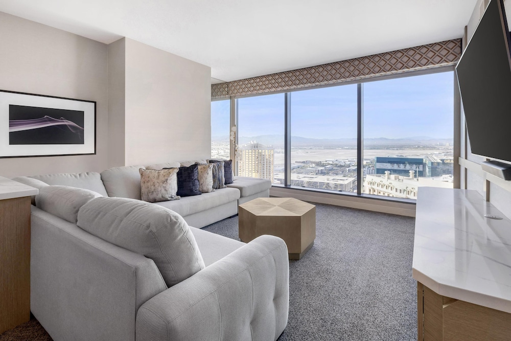 Hilton Grand Vacations Club Elara Center Strip Las Vegas — Hotel rooms in Las Vegas, Nevada