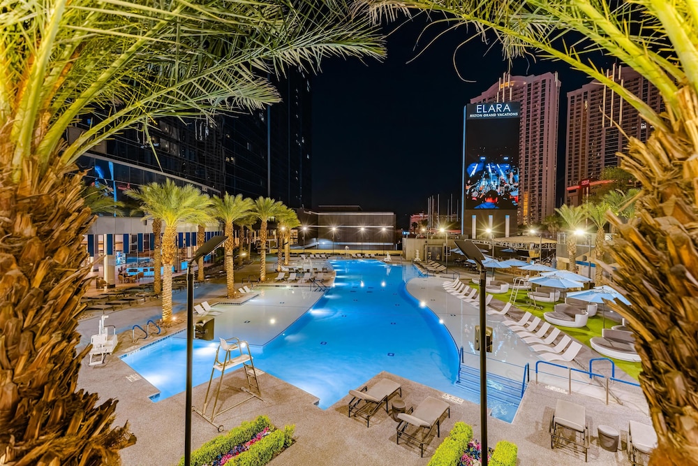 Hilton Grand Vacations Club Elara Center Strip Las Vegas — Swimming pool in Las Vegas, Nevada