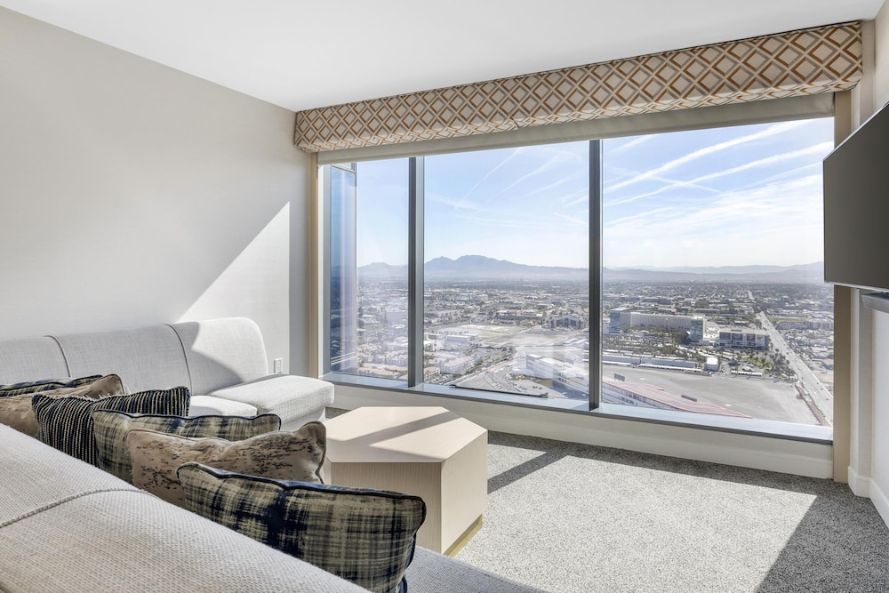 Hilton Grand Vacations Club Elara Center Strip Las Vegas — Hotel rooms in Las Vegas, Nevada