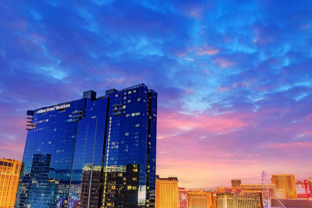 Hilton Grand Vacations Club Elara Center Strip Las Vegas — Hotel building in Las Vegas, Nevada