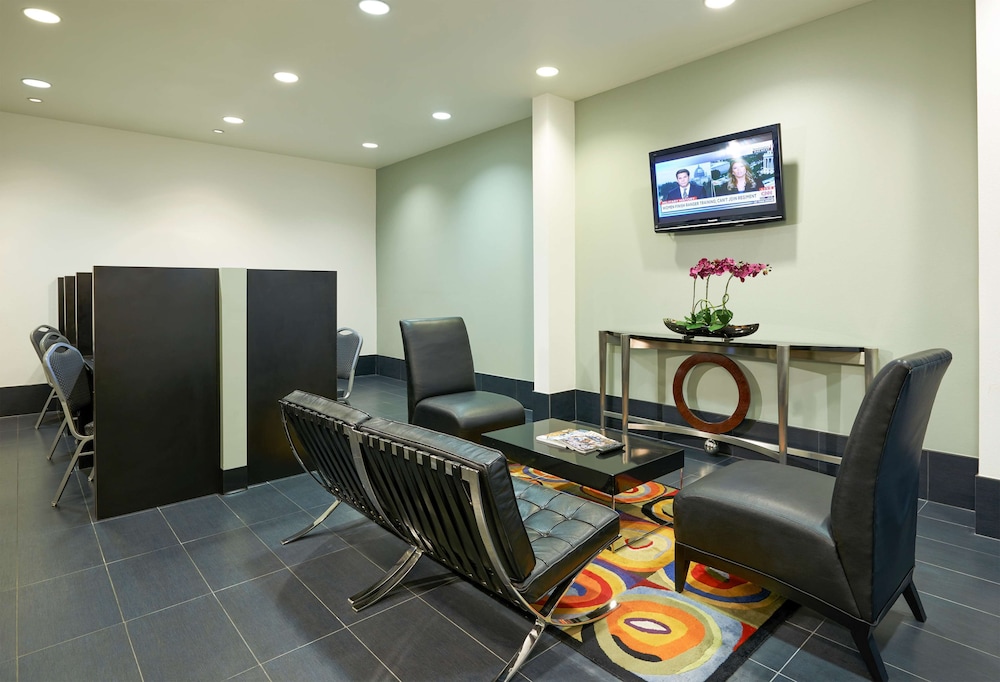 Hilton Grand Vacations Club Elara Center Strip Las Vegas — Hotel building in Las Vegas, Nevada