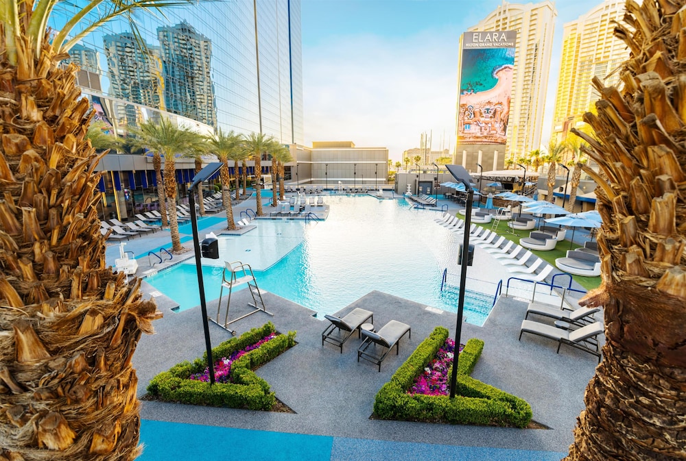 Hilton Grand Vacations Club Elara Center Strip Las Vegas — Swimming pool in Las Vegas, Nevada