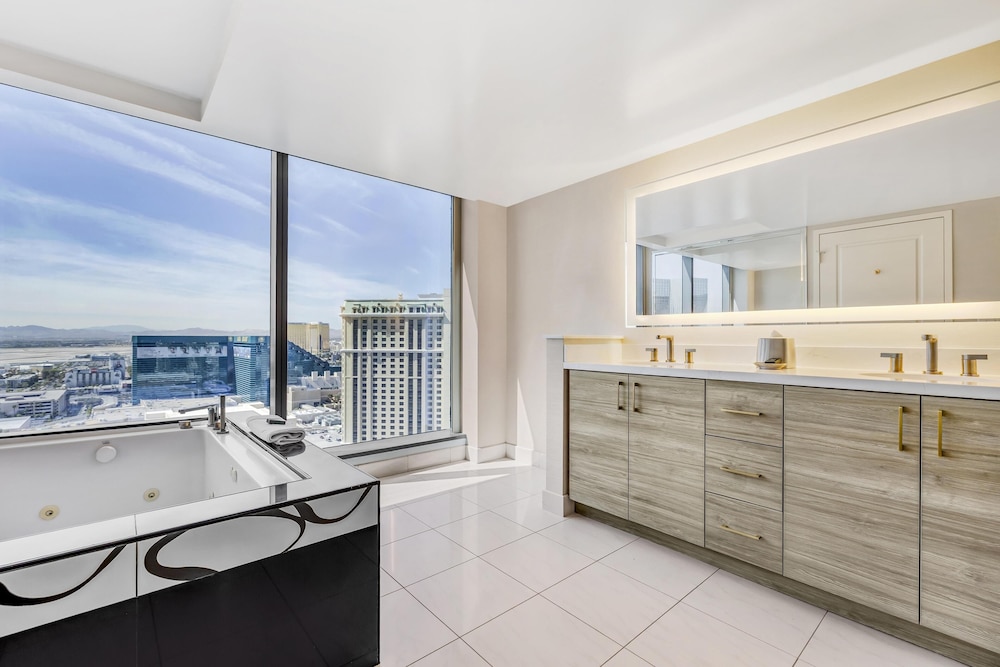 Hilton Grand Vacations Club Elara Center Strip Las Vegas — Hotel rooms in Las Vegas, Nevada