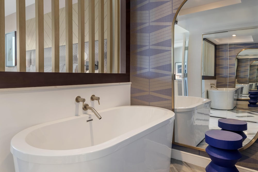 Hilton Grand Vacations Club Elara Center Strip Las Vegas — Hotel rooms in Las Vegas, Nevada