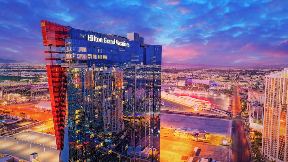 Hilton Grand Vacations Club Elara Center Strip Las Vegas — Hotel building in Las Vegas, Nevada