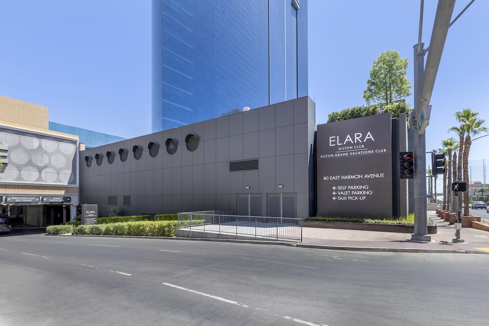 Hilton Grand Vacations Club Elara Center Strip Las Vegas — Hotel building in Las Vegas, Nevada