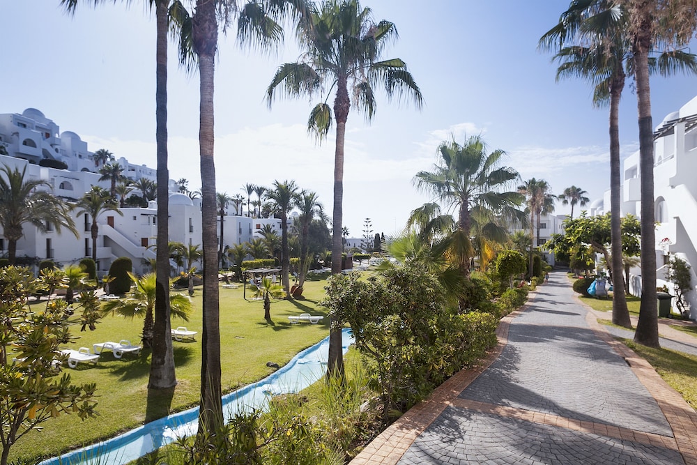 Apartamentos Best Club Pueblo Indalo — Hotel building in Mojacar, Andalusia