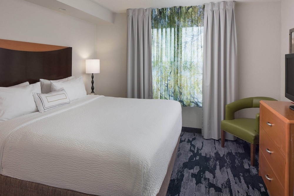 Fairfield Inn & Suites Orlando Lake Buena Vista — Hotel rooms in Orlando, Florida