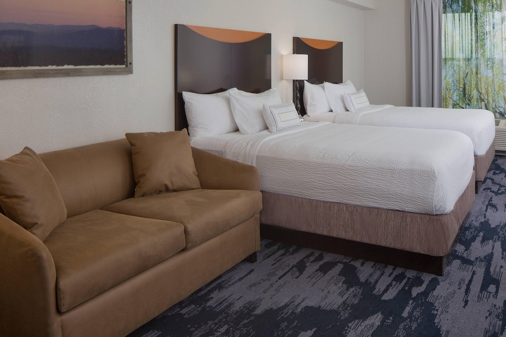 Fairfield Inn & Suites Orlando Lake Buena Vista — Hotel rooms in Orlando, Florida