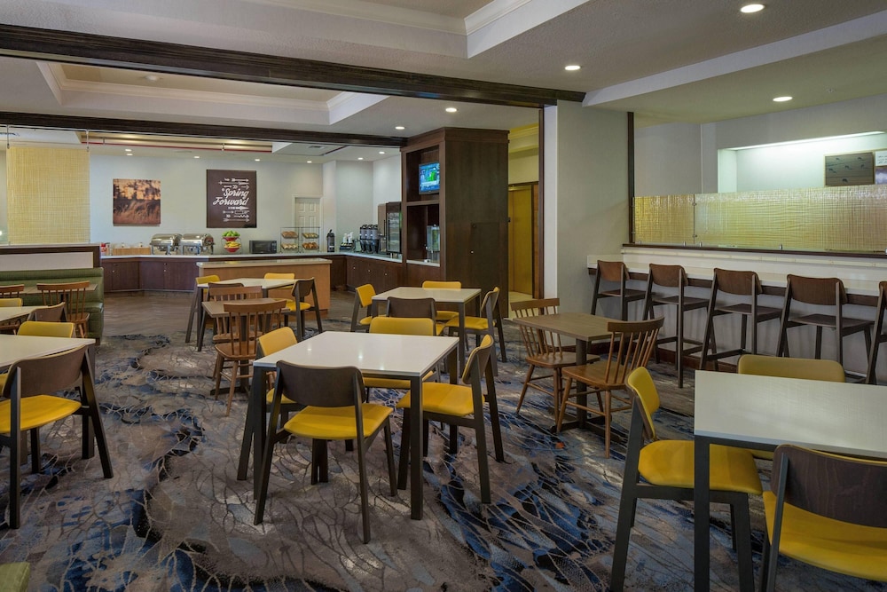 Fairfield Inn & Suites Orlando Lake Buena Vista — Restaurant & bars in Orlando, Florida