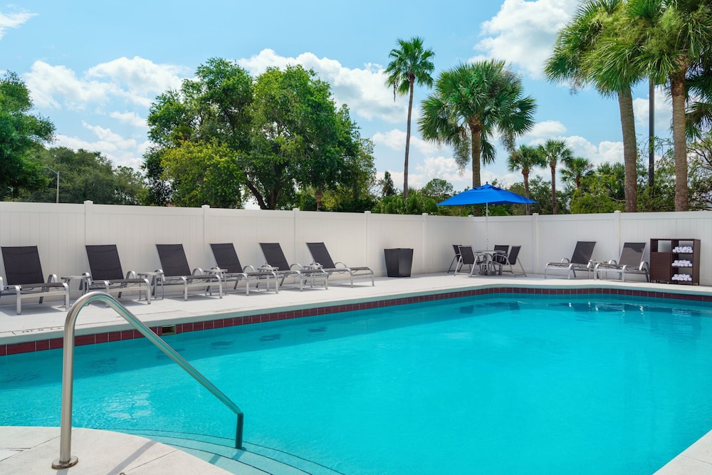 Fairfield Inn & Suites Orlando Lake Buena Vista — Swimming pool in Orlando, Florida