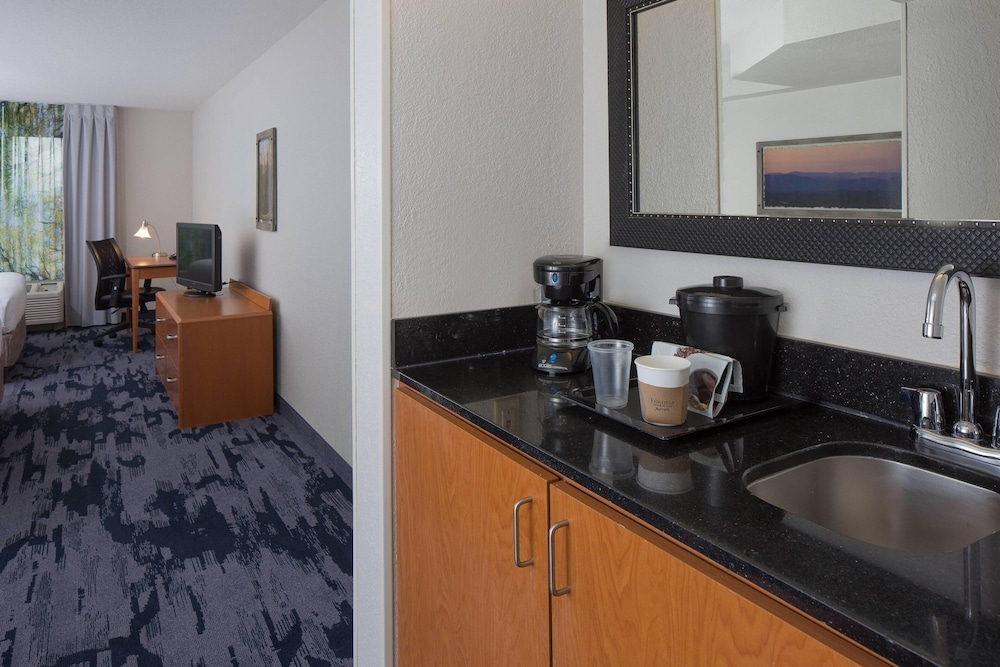 Fairfield Inn & Suites Orlando Lake Buena Vista — Hotel rooms in Orlando, Florida