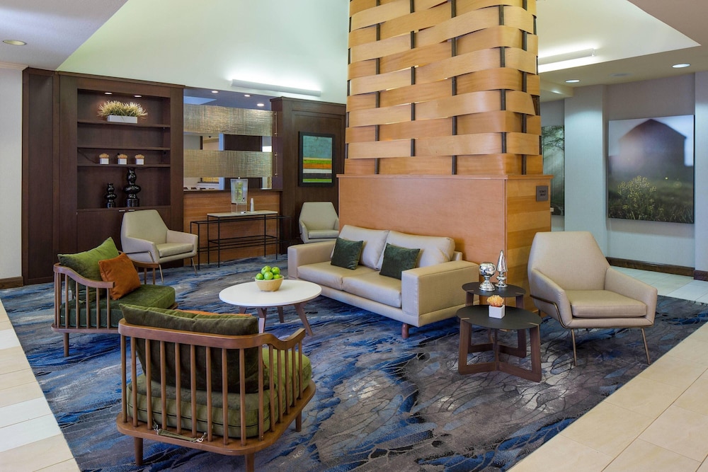 Fairfield Inn & Suites Orlando Lake Buena Vista — Hotel building in Orlando, Florida
