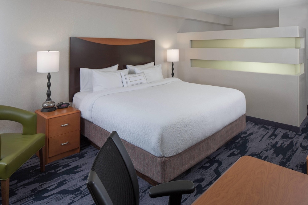 Fairfield Inn & Suites Orlando Lake Buena Vista — Hotel rooms in Orlando, Florida
