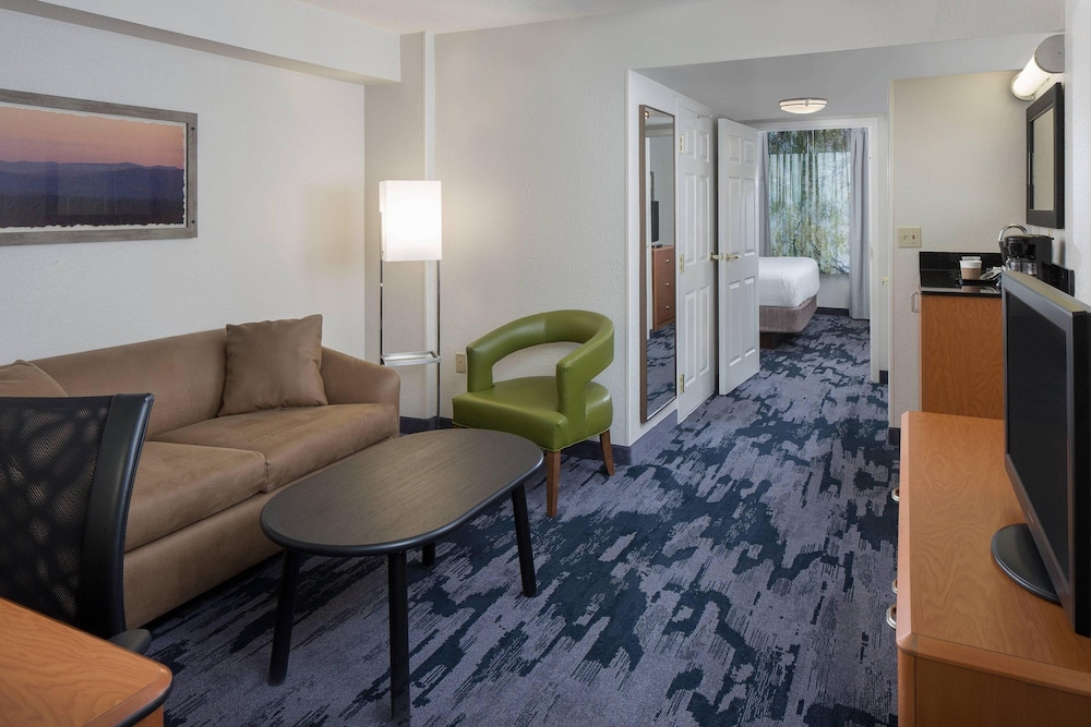 Fairfield Inn & Suites Orlando Lake Buena Vista — Hotel rooms in Orlando, Florida