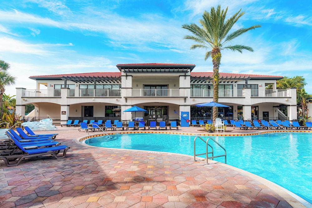 FantasyWorld Resort — Swimming pool in Kissimmee, Florida