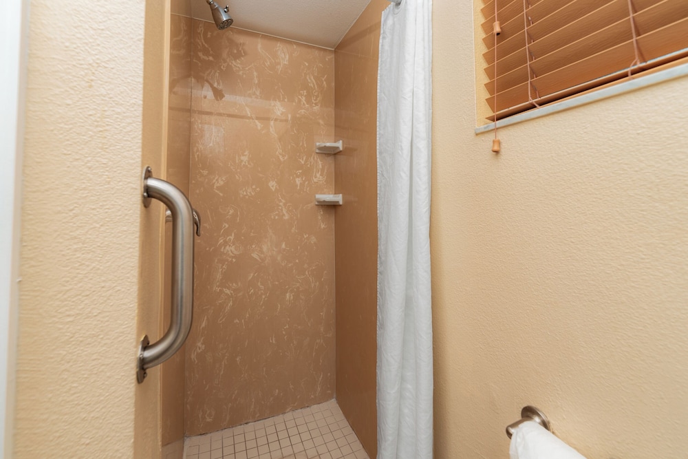 FantasyWorld Resort — Hotel rooms in Kissimmee, Florida