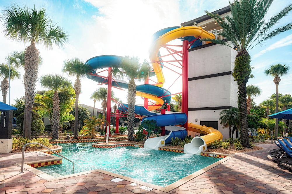 FantasyWorld Resort — Swimming pool in Kissimmee, Florida