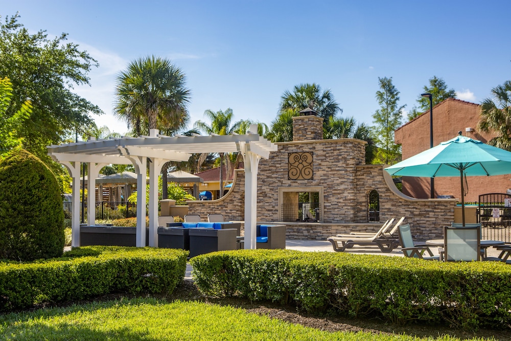 FantasyWorld Resort — Swimming pool in Kissimmee, Florida