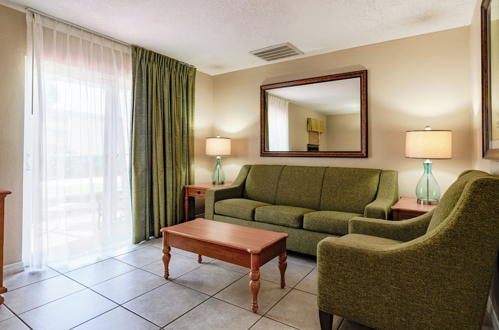 FantasyWorld Resort — Hotel rooms in Kissimmee, Florida