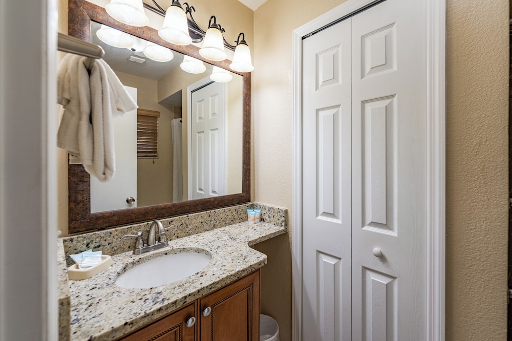 FantasyWorld Resort — Hotel rooms in Kissimmee, Florida