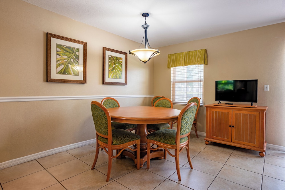 FantasyWorld Resort — Hotel rooms in Kissimmee, Florida