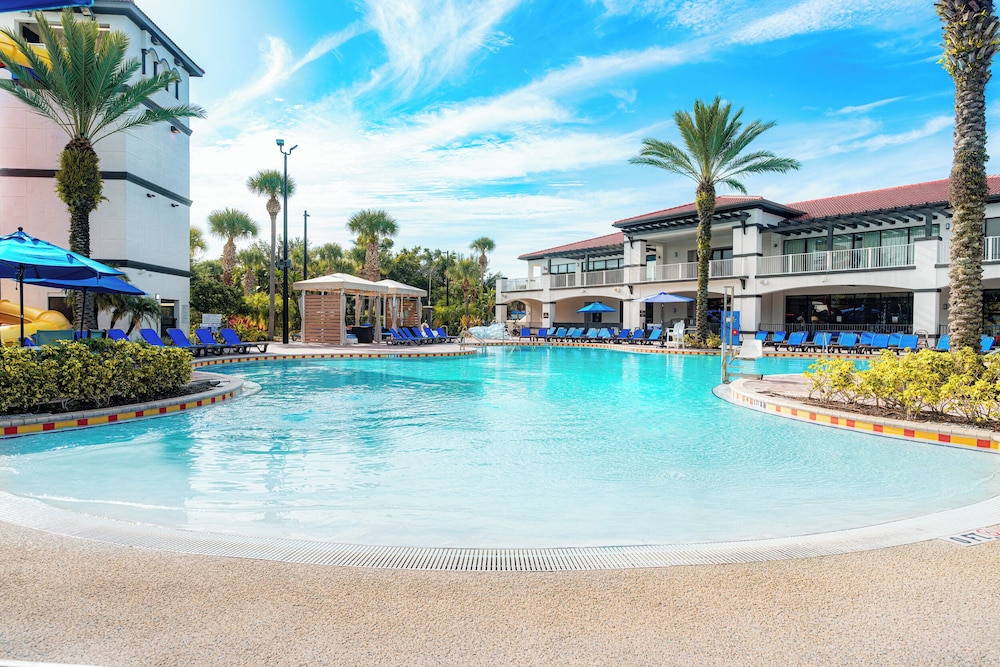 FantasyWorld Resort — Swimming pool in Kissimmee, Florida